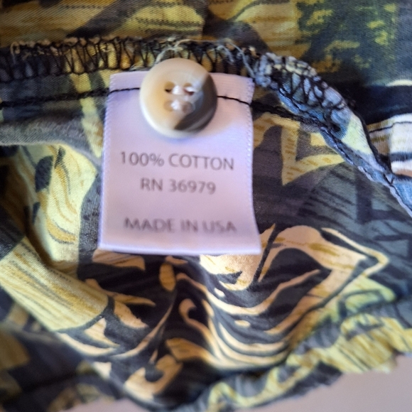 Go Barefoot Mens Floral Tribal Hawaiian Short Sleeve Button Down. Size L - Picture 4 of 6